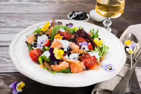 Лучшие рецепты салатов на 8 Марта — новые и простые